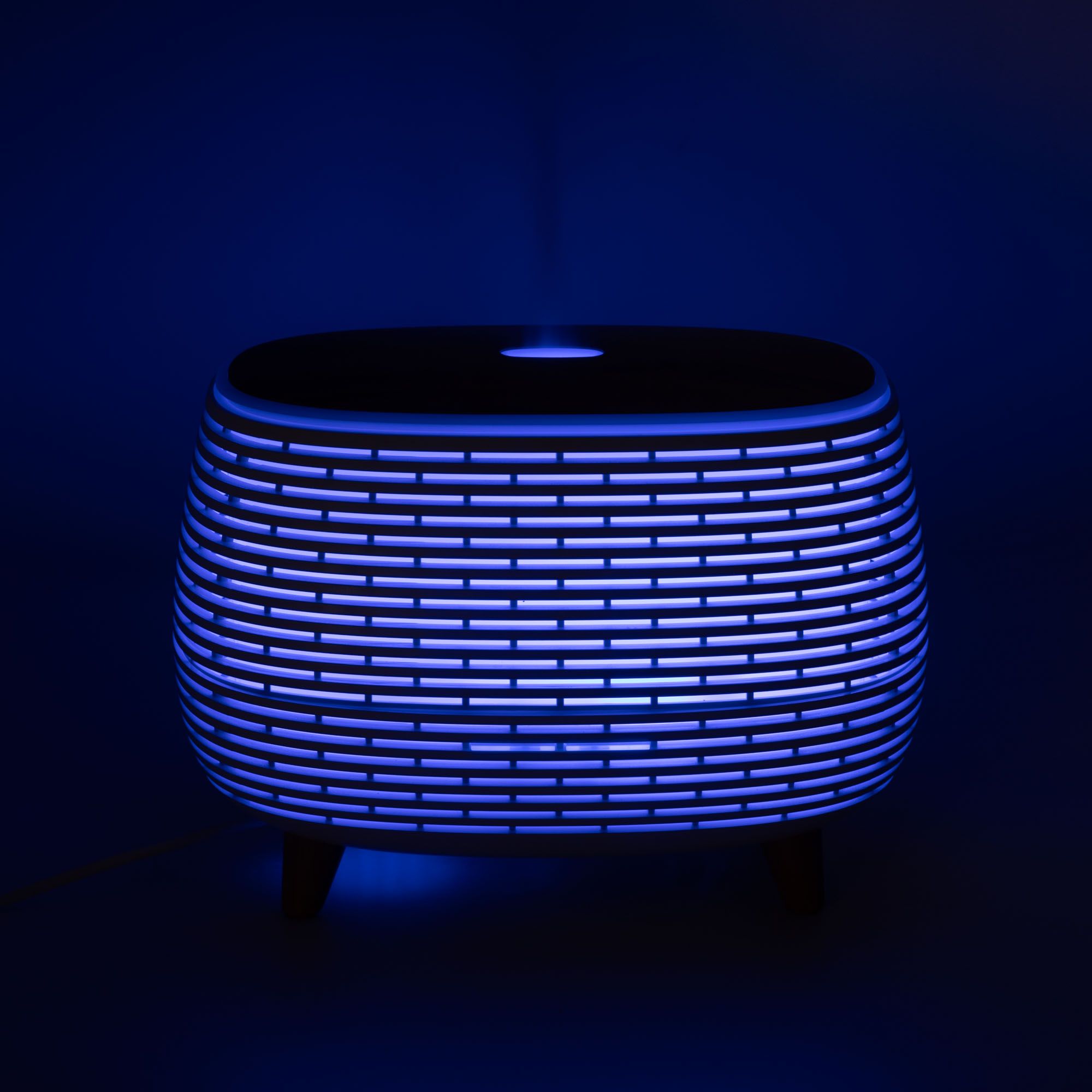 Futuristic ribbed aroma diffuser with wood-effect top and colour-changing light.