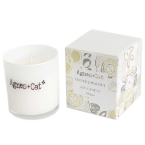 Votive candle with a rich coffee and walnut scent, perfect for a cosy atmosphere.