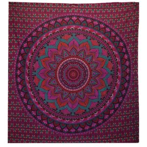 Purple double cotton bedspread featuring a classic mandala design.