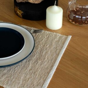 Natural vetiver roots placemat showcasing earthy tones and organic texture.