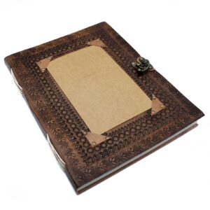 Customisable leather visitor book with 200 pages for notes and memories.