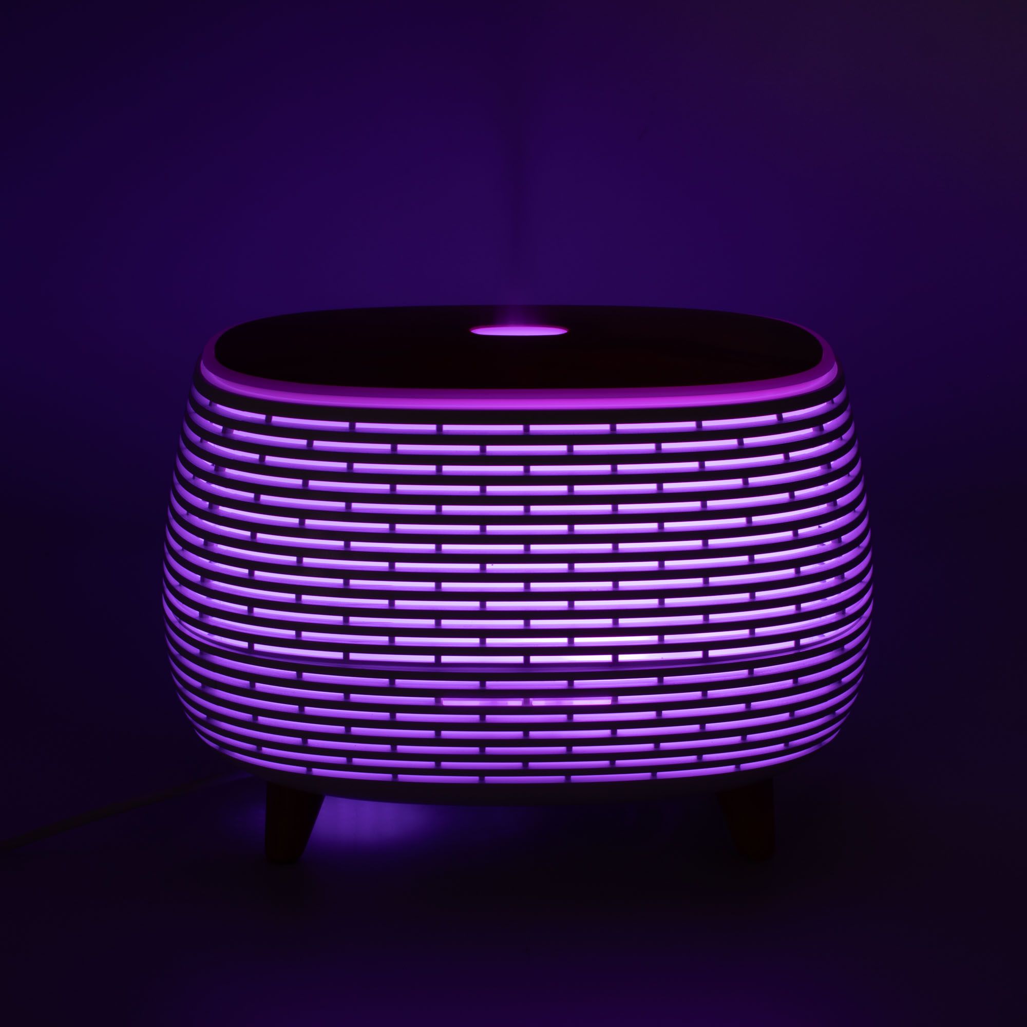 Futuristic ribbed aroma diffuser with wood-effect top and colour-changing light.