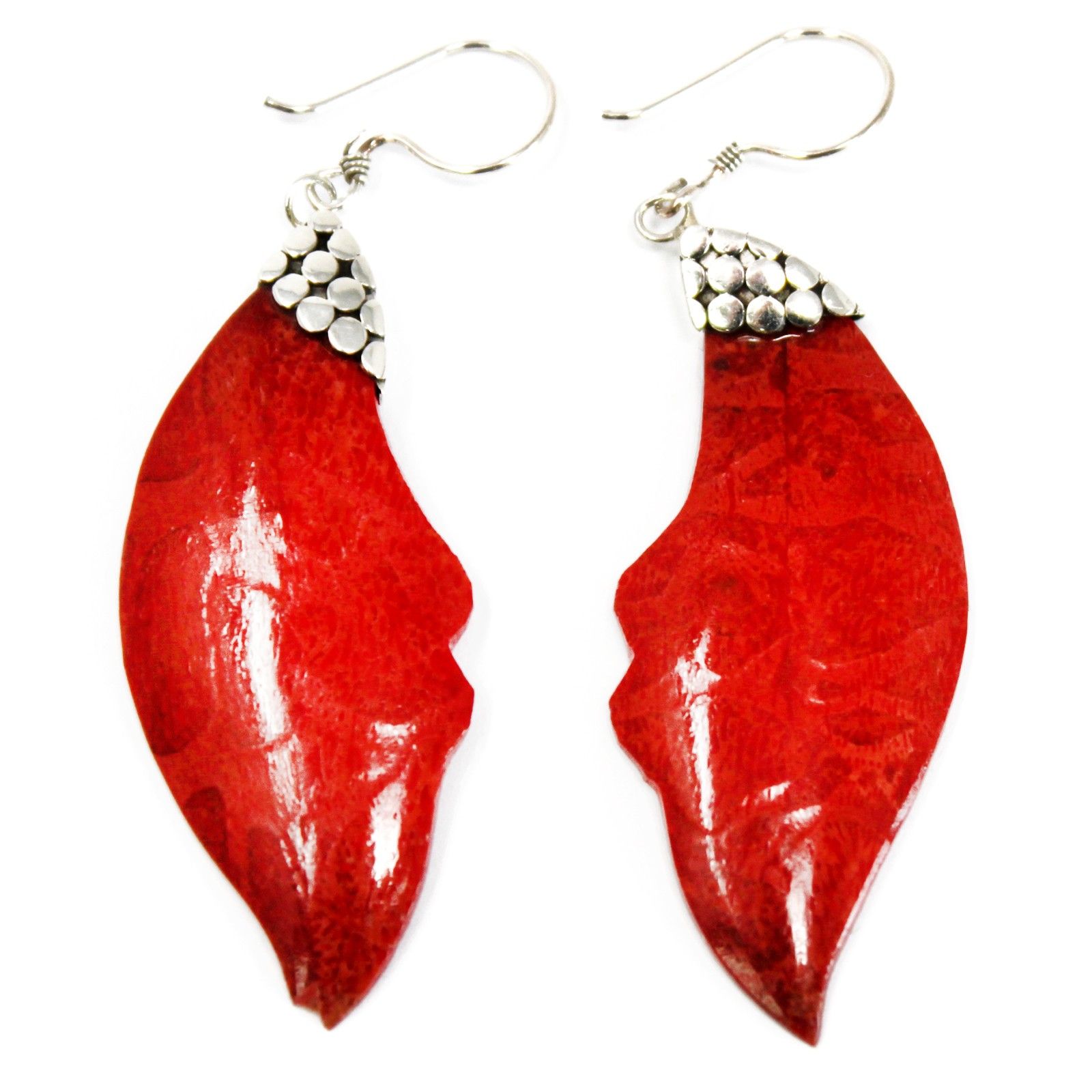Elegant 925 silver leaf drop earrings with a smooth, shiny finish.