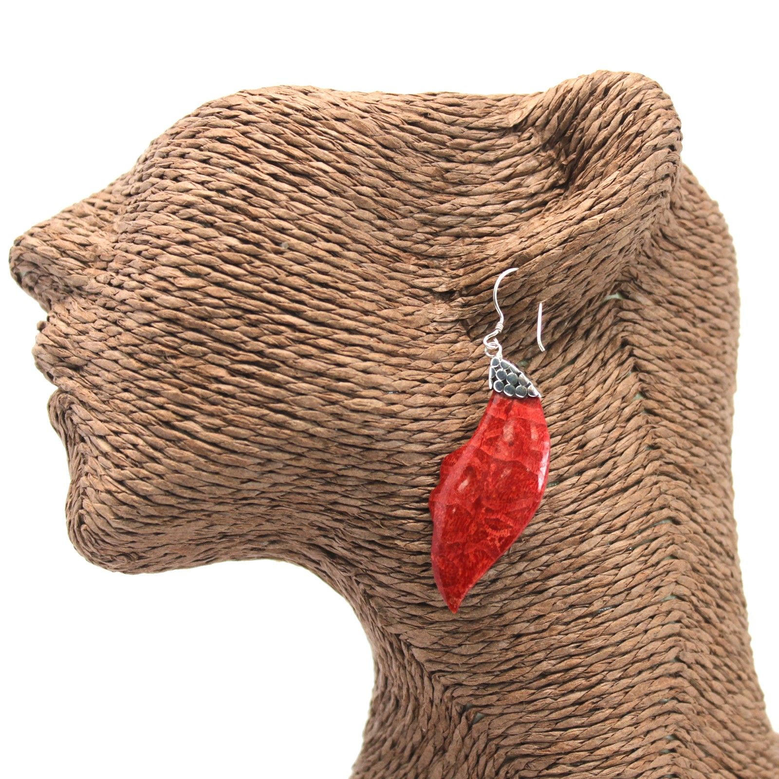 Elegant 925 silver leaf drop earrings with a smooth, shiny finish.