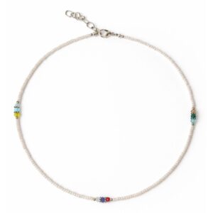 Elegant Nepalese necklace featuring luminous pearls and intricately cut beads.