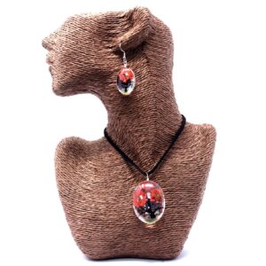 Unique jewellery set featuring real pressed flowers in glass for nature lovers.