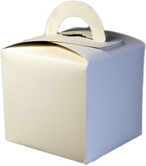 Elegant white mini gift boxes, perfect for special occasions and thoughtful surprises.