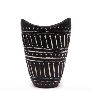 Handcrafted chocolate swirls shaped vase from Lombok, ideal for dry flowers.