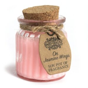 Soy wax candle pot with cork lid and natural label, perfect for home fragrance.