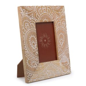Elegant white Buddha picture frame made from mango wood, suitable for 10x15cm photos.