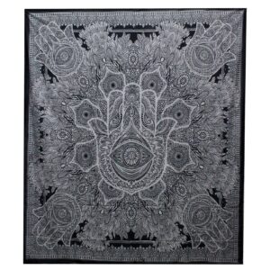 Black and white double cotton bedspread featuring a Hamsa design.